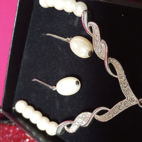 Faux Pearls Necklace/Earrings Set - Picture 9 of 10